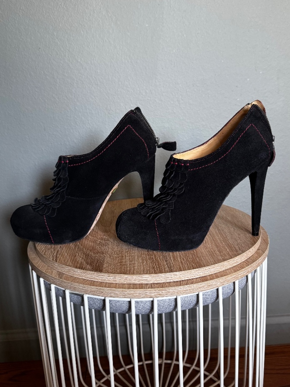 LAMB heels - Picture 3 of 5